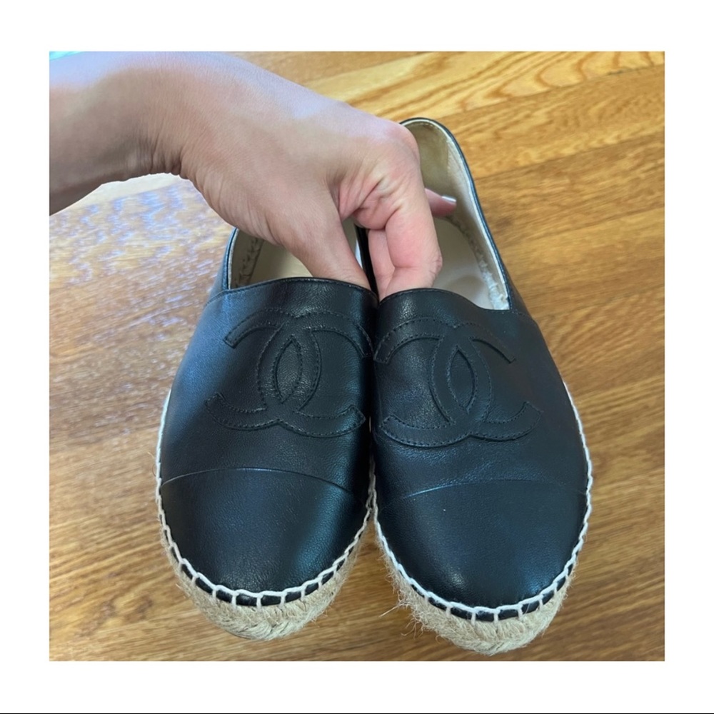 CHANEL ESPADRILLES
Lambskin
Black - Picture 3 of 4